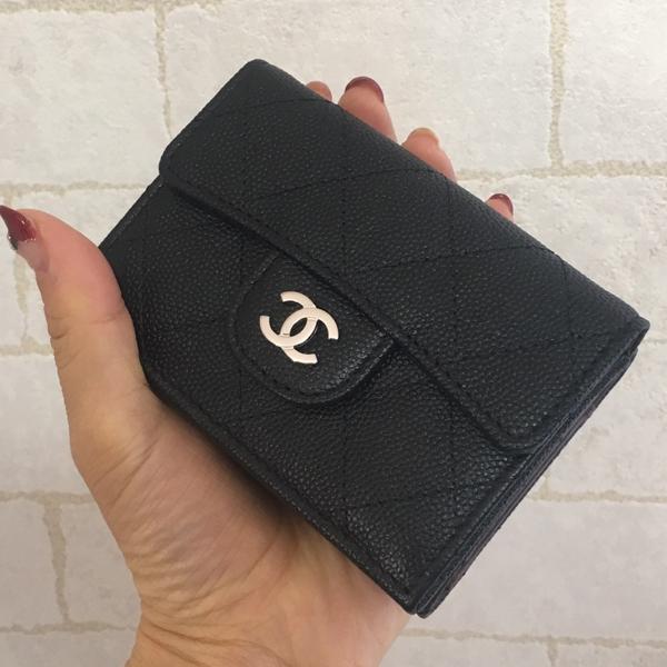 2018SS 数量限定【CHANEL】待望の三つ折りミニ財布！ギフトにA84401